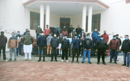 ਐੱਸ.ਡੀ. ਸੀਨੀਅਰ ਸੈਕੰਡਰੀ ਸਕੂਲ ਰੱਥੜੀਆਂ ਦੇ ਵਿਦਿਆਰਥੀਆਂ ਨੇ ਕਰਵਾਈ ਵੈਕਸੀਨੇਸ਼ਨ