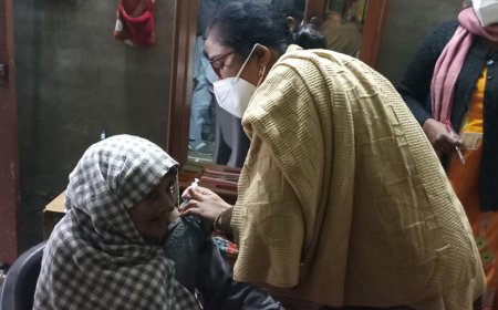 ਲੰਬੀ ਸਿਹਤ ਸਟਾਫ ਵੱਲੋਂ ਘਰ-ਘਰ ਜਾ ਕੇ ਕੀਤਾ ਜਾ  ਰਿਹਾ ਟੀਕਾਕਰਨ