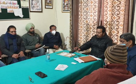 ਬਲਾਕ ਆਲਮਵਾਲਾ ਵਿੱਚ ਘਰ ਘਰ ਜਾ ਕਿ ਲਗਾਈ ਜਾ ਰਹੀ ਹੈ ਕੋਰੋਨਾ ਵੈਕਸੀਨ ਸੰਬੰਧੀ ਕੀਤੀ ਮੀਟਿੰਗ