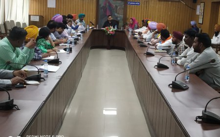 ਡਿਪਟੀ ਕਮਿਸ਼ਨਰ ਨੇ ਕੀਤੀ ਖੇਤ ਮਜਦੂਰਾਂ ਨਾਲ ਅਹਿਮ ਮੀਟਿੰਗ, ਪਾਵਰਕਾਮ ਦੇ ਅਧਿਕਾਰੀਆਂ ਨੂੰ ਕੀਤੀ ਹਦਾਇਤ