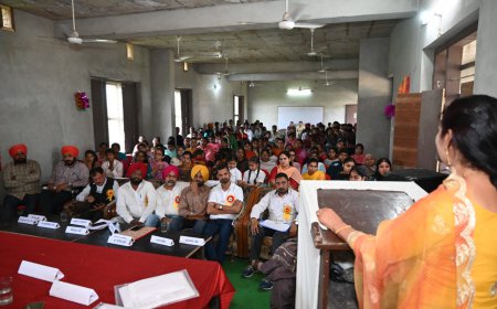 ਸੀ.ਜੀ.ਐੱਮ ਕਾਲਜ ਮੋਹਲਾਂ ਵਿਖੇ ਪੰਜ ਕਹਾਣੀਕਾਰਾਂ ਦੀਆਂ ਕਹਾਣੀਆਂ ਤੇ ਵਿਚਾਰ ਚਰਚਾ ਕਰਵਾਈ- ਡਾ. ਢੀਗਰਾ, ਮਾਨਖੇੜਾ, ਗਿੱਲ, ਡਾ. ਦੀਪ ਅਤੇ ਹੋਰ ਚਿੰਤਕ ਅਤੇ ਬੁੱਧੀਜੀਵੀ ਪੁੱਜੇ