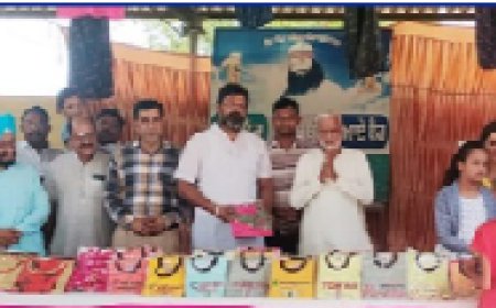 ਡੇਰਾ ਸੱਚਾ ਸੌਦਾ ਸਾਂਝਾ ਧਾਮ ਮਲੋਟ 'ਚ ਲੋੜਵੰਦ ਬੱਚਿਆਂ ਨੂੰ ਵੰਡੇ ਨਵੇਂ ਕੱਪੜੇ