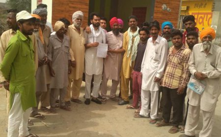 ਪਿੰਡ ਕੱਖਾਂਵਾਲੀ ਦੇ ਮਜਦੂਰਾਂ ਨੇ ਆਪਣੀਆਂ ਮੰਗਾਂ ਸੰਬੰਧੀ ਮੁੱਖ ਮੰਤਰੀ ਦੇ ਨਾਮ ਦਾ ਪਿੰਡ ਦੇ ਸਰਪੰਚ ਨੂੰ ਸੌਂਪਿਆ ਮੰਗ ਪੱਤਰ