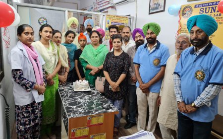 ਸੰਨੀ ਉਬਰਾਏ ਕਲੀਨਿਕਲ ਲੈਬ ਅਤੇ ਡਾਇਗਨੋਸਟਿਕ ਸੈਂਟਰ ਸ਼੍ਰੀ ਮੁਕਤਸਰ ਸਾਹਿਬ ਨੇ ਕੇਕ ਕੱਟ ਕੇ ਮਨਾਈ ਤੀਸਰੀ ਵਰੇਗੰਢ