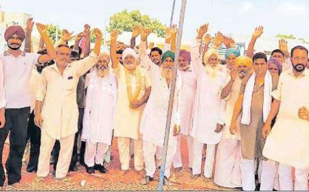 ਮਹਿਣਾ 'ਚ ਲੋਕਾਂ ਨੇ ਫਲਾਈਓਵਰ ਦੀ ਮੰਗ ਤਹਿਤ ਧਰਨਾ ਲਗਾ ਕੇ ਮੁੱਖ ਸੜਕ ਕੀਤੀ ਜਾਮ, ਫਲਾਈਓਵਰ ਦੀ ਮਨਜ਼ੂਰੀ ਮਿਲਣ ਤੱਕ ਸੰਘਰਸ਼ ਜਾਰੀ ਰੱਖਣ ਦਾ ਕੀਤਾ ਐਲਾਨ