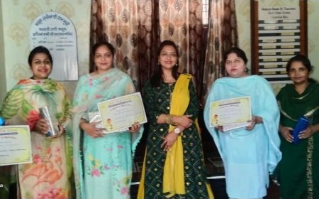 ਸਰਕਾਰੀ ਹਾਈ ਸਕੂਲ ਛਾਪਿਆਂਵਾਲੀ ਵਿਖੇ ਅਧਿਆਪਕ ਦਿਵਸ ਤੇ ਡਾ. ਦੀਪਿਕਾ ਗਰਗ ਨੇ ਸਮੂਹ ਸਟਾਫ਼ ਮੈਂਬਰਾਂ ਨੂੰ ਤੋਹਫ਼ੇ ਦੇ ਕੇ ਕੀਤਾ ਸਨਮਾਨਿਤ