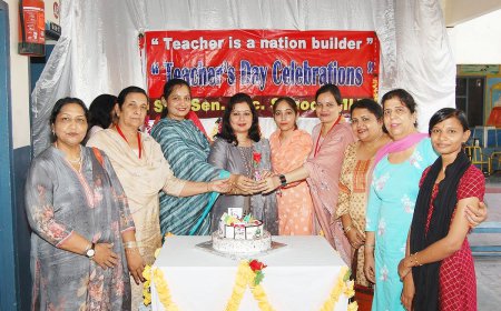 ਅਧਿਆਪਕ ਦਿਵਸ ਮੌਕੇ ਐੱਸ.ਡੀ ਸੀਨੀ. ਸੈਕੰ. ਸਕੂਲ, ਮਲੋਟ ਵਿੱਚ ਅਧਿਆਪਕਾਂ ਨੂੰ ਕੀਤਾ ਗਿਆ ਸਨਮਾਨਿਤ
