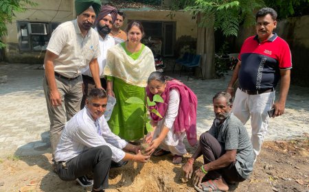 ਸਿਹਤ ਵਿਭਾਗ ਵੱਲੋਂ ਦਫਤਰ ਸਿਵਲ ਸਰਜਨ ਵਿਖੇ ਸਾਫ ਵਾਤਾਵਰਨ ਲਈ ਸ਼ੁੱਧ ਹਵਾ ਦਿਵਸ ਦੇ ਸੰਬੰਧ ਵਿੱਚ ਲਗਾਏ ਗਏ ਪੌਦੇ
