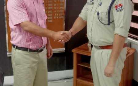 ਡਿਪਟੀ ਕਮਿਸ਼ਨਰ ਅਤੇ ਐੱਸ.ਐੱਸ.ਪੀ ਨੇ 'Hand Shake' ਕਰਕੇ ਨੌਜਵਾਨਾਂ ਨੂੰ ਦਿੱਤਾ ਨਸ਼ਿਆਂ ਤੋਂ ਦੂਰ ਰਹਿਣ ਦਾ ਸੰਦੇਸ਼