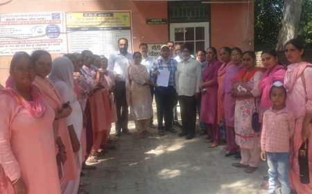 ਪ੍ਰਵੀਨ ਕੁਮਾਰੀ ਬਲਾਕ ਪ੍ਰਧਾਨ ਦੀ ਅਗਵਾਈ ‘ਚ ਸੀਨੀਅਰ ਮੈਡੀਕਲ ਅਫ਼ਸਰ ਨੂੰ ਦਿੱਤਾ ਮੰਗ ਪੱਤਰ