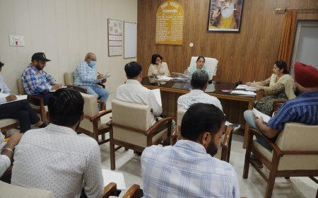 ਆਮ ਆਦਮੀ ਕਲੀਨਿਕਾਂ ਵਿੱਚ ਦਿੱਤੀਆਂ ਜਾ ਰਹੀਆਂ ਸਹੂਲਤਾਂ ਬਾਰੇ ਲੋਕਾਂ ਨੂੰ ਕੀਤਾ ਜਾਵੇ ਜਾਗਰੂਕ- ਡਾ. ਰੰਜੂ ਸਿੰਗਲਾ ਸਿਵਲ ਸਰਜਨ