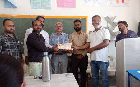 ਜ਼ਿਲ੍ਹਾ ਪੱਧਰੀ ਕਲਾ ਉਤਸਵ ਵਿੱਚ ਸ. ਸ. ਸ. ਸਕੂਲ ਆਲਮਵਾਲਾ ਦੇ ਅਧਿਆਪਕ ਨੇ ਪਹਿਲਾ ਸਥਾਨ ਅਤੇ ਵਿਦਿਆਰਥਣ ਨੇ ਦੂਜਾ ਸਥਾਨ ਕੀਤਾ ਹਾਸਿਲ