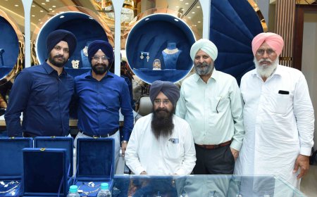 ਡੀ.ਪੀ ਜਵੈਲਰਜ਼ ਸ਼ੋ-ਰੂਮ ਤੇ ਵਧਾਈ ਦੇਣ ਪਹੁੰਚੇ ਹਲਕਾ ਲੰਬੀ ਤੋਂ ਵਿਧਾਇਕ ਗੁਰਮੀਤ ਸਿੰਘ ਖੁੱਡੀਆਂ