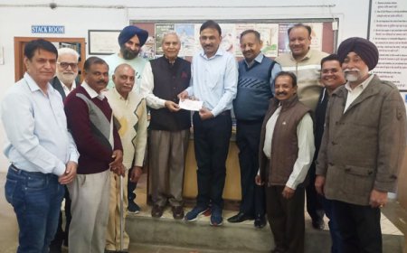 ਸਮਾਜਸੇਵੀ ਸੰਸਥਾ ਮਲੋਟ ਹਾਇਰ ਐਜੂਕੇਸ਼ਨ ਫੰਡ ਨੇ ਆਰਥਿਕ ਤੌਰ 'ਤੇ ਪੱਛੜੇ ਅਤੇ ਹੋਣਹਾਰ ਵਿਦਿਆਰਥੀਆਂ ਲਈ ਦਿੱਤੀ ਮਾਲੀ ਸਹਾਇਤਾ