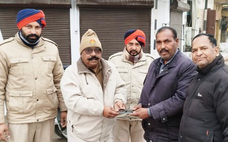 ਟ੍ਰੈਫਿਕ ਪੁਲਿਸ ਦੇ ਏ.ਐੱਸ.ਆਈ ਰਮੇਸ਼ ਕੁਮਾਰ ਨੇ ਗੁਆਚਿਆ ਮੋਬਾਇਲ ਵਾਪਿਸ ਕਰ ਕੀਤੀ ਇਮਾਨਦਾਰੀ ਦੀ ਮਿਸਾਲ ਕਾਇਮ