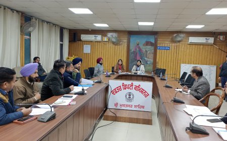 ਡਿਪਟੀ ਕਮਿਸ਼ਨਰ ਨੇ ਜ਼ਿਲ੍ਹਾ ਵਾਤਾਵਰਨ ਕਮੇਟੀ ਦੇ ਸੰਬੰਧ ਵਿੱਚ ਅਧਿਕਾਰੀਆਂ ਨਾਲ ਕੀਤੀ ਮੀਟਿੰਗ- ਡਾ. ਰੂਹੀ ਦੁੱਗ