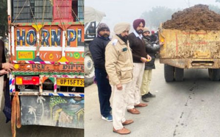 ਸਾਂਝ ਕੇਂਦਰ ਸਬ-ਡਿਵੀਜ਼ਨ ਮਲੋਟ ਵੱਲੋਂ ਚੈਰੀਟੇਬਲ ਪ੍ਰੋਗਰਾਮ ਤਹਿਤ ਧੁੰਦ ਦੇ ਮੌਸਮ ਦੇ ਮੱਦੇਨਜ਼ਰ ਵਹੀਕਲਾਂ ਤੇ ਲਗਾਏ ਗਏ ਰਿਫ਼ਲੈਕਟਰ