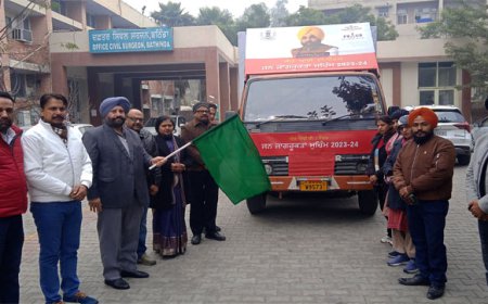 ਸਿਵਲ ਸਰਜਨ ਡਾ. ਤੇਜਵੰਤ ਸਿੰਘ ਢਿੱਲੋਂ ਨੇ ਏਡਜ਼ ਜਨ ਜਾਗਰੂਕਤਾ ਵੈਨ ਨੂੰ ਝੰਡੀ ਦੇ ਕੇ ਕੀਤਾ ਰਵਾਨਾ