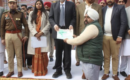 ਸਿਹਤ ਮੰਤਰੀ ਪੰਜਾਬ ਨੇ ਸੀ.ਆਈ.ਡੀ ਵਿਭਾਗ ਮਲੋਟ ਦੇ ਇੰਚਾਰਜ ਇੰਸਪੈਕਟਰ ਸਰਬਜੀਤ ਸਿੰਘ ਵਿਰਕ ਨੂੰ ਸ਼ਲਾਘਾਯੋਗ ਸੇਵਾਵਾਂ ਸੰਬੰਧੀ ਦਿੱਤਾ ਪ੍ਰਸ਼ੰਸਾ ਪੱਤਰ