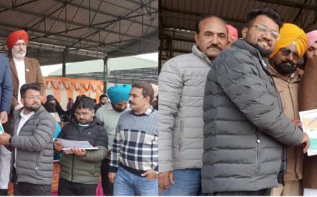 ਗਣਤੰਤਰ ਦਿਵਸ ਮੌਕੇ ਰਿਸ਼ਬ ਖੁਰਾਣਾ ਨੂੰ ਐੱਸ.ਡੀ.ਐਮ ਵੱਲੋਂ ਕੀਤਾ ਗਿਆ ਸਨਮਾਨਿਤ