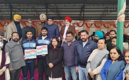 ਐੱਸ.ਡੀ ਸਕੂਲ ਰੱਥੜੀਆਂ ਦੇ ਵਿਦਿਆਰਥੀਆਂ ਨੂੰ ਗਣਤੰਤਰ ਦਿਵਸ ਮੌਕੇ ਐੱਸ.ਡੀ.ਐਮ ਮਲੋਟ ਨੇ ਕੀਤਾ ਸਨਮਾਨਿਤ