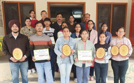 ਡੀ.ਏ.ਵੀ ਕਾਲਜ, ਮਲੋਟ ਦੇ ਵਿਦਿਆਰਥੀਆਂ ਨੇ Swasthira Pariyavaran ਥੀਮ ਹੇਠ ਕਰਵਾਏ ਗਏ ਮੁਕਾਬਲਿਆਂ ਵਿੱਚ ਮਾਰੀ ਬਾਜੀ