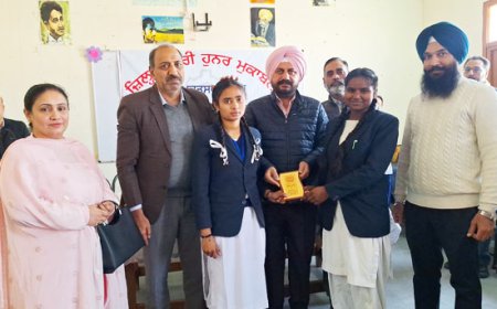 ਜ਼ਿਲ੍ਹਾ ਪੱਧਰੀ ਐਨ.ਐੱਸ.ਕਿਊ.ਐਫ ਹੁਨਰ ਮਾਡਲ ਮੁਕਾਬਲੇ ਵਿੱਚ ਅਨਮੋਲ ਕੌਰ ਸਰਕਾਰੀ ਕੰਨਿਆ ਸੀਨੀਅਰ ਸੈਕੰਡਰੀ ਸਕੂਲ ਮਲੋਟ ਦੀ ਵਿਦਿਆਰਥਣ ਨੇ ਪ੍ਰਾਪਤ ਕੀਤਾ ਪਹਿਲਾ ਸਥਾਨ
