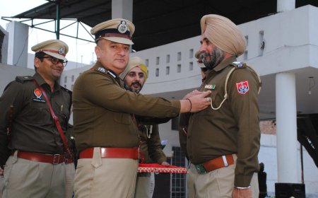 ਥਾਣਾ ਸਦਰ ਮਲੋਟ ਵਿਖੇ ਮੁੱਖ ਅਫਸਰ ਵਜੋਂ ਸੇਵਾਵਾਂ ਨਿਭਾ ਰਹੇ ਐੱਸ.ਐੱਚ.ਓ ਸ. ਗੁਰਮੀਤ ਸਿੰਘ ਨੂੰ ਡੀ.ਜੀ.ਪੀ ਡਿਸਕ ਨਾਲ ਕੀਤਾ ਸਨਮਾਨਿਤ