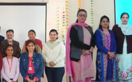 ਡੀ.ਏ.ਵੀ ਕਾਲਜ, ਮਲੋਟ ਵਿਖੇ ਕੁਇਜ਼ ਮੁਕਾਬਲਾ ਕਰਵਾਇਆ ਗਿਆ