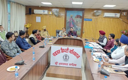 ਜ਼ਿਲ੍ਹਾ ਚੋਣ ਅਫਸਰ ਵੱਲੋਂ ਪ੍ਰਿੰਟਿੰਗ ਪ੍ਰੈੱਸ ਮਾਲਕਾਂ, ਐੱਨ.ਜੀ.ਓ, ਮੈਰਿਜ ਪੈਲੇਸ ਮਾਲਕਾਂ ਅਤੇ ਸ਼ਰਾਬ ਠੇਕੇਦਾਰਾਂ ਨਾਲ ਕੀਤੀ ਮੀਟਿੰਗ