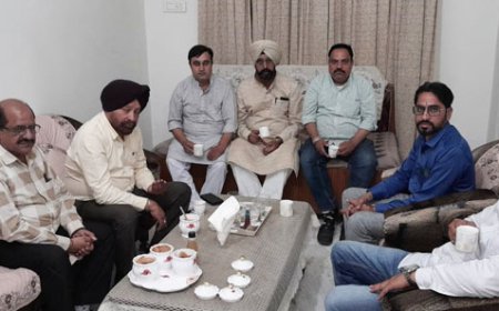 ਵਿਧਾਇਕ ਜਗਦੀਪ ਸਿੰਘ ਕਾਕਾ ਬਰਾੜ ਨੇ ਕੇਵਲ ਛਾਬੜਾ ਦੇ ਘਰ ਪਹੁੰਚ ਕੇ ਮਾਤਾ ਜੀ ਨੂੰ ਯਾਦ ਕਰਦਿਆਂ ਦਿੱਤੀ ਸ਼ਰਧਾਂਜਲੀ