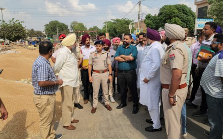 ਡਿਪਟੀ ਕਮਿਸ਼ਨਰ ਸ਼੍ਰੀ ਮੁਕਤਸਰ ਸਾਹਿਬ ਅਤੇ ਐੱਸ.ਐੱਸ.ਪੀ ਵੱਲੋਂ ਜ਼ਿਲ੍ਹੇ ਦੀਆਂ ਵੱਖ-ਵੱਖ ਮੰਡੀਆਂ ਦਾ ਦੌਰਾ ਕਰਕੇ ਕਣਕ ਦੀ ਖਰੀਦ ਪ੍ਰਕਿਰਿਆ ਦਾ ਲਿਆ ਜਾਇਜ਼ਾ