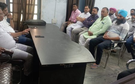 ਸਿਹਤ ਵਿਭਾਗ ਵੱਲੋਂ ਖਾਣ ਪੀਣ ਵਾਲੀਆਂ ਵਸਤੂਆਂ ਦਾ ਵਪਾਰ ਕਰਨ ਵਾਲੇ ਦੁਕਾਨਦਾਰਾਂ ਦੇ ਅਹੁਦੇਦਾਰਾਂ ਨਾਲ ਕੀਤੀ ਗਈ ਮੀਟਿੰਗ