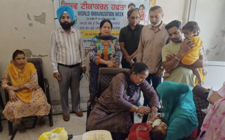 ਡਾ. ਨਵਜੋਤ ਕੌਰ ਸਿਵਲ ਸਰਜਨ ਨੇ ਦਾਣਾ ਮੰਡੀ ਸ੍ਰੀ ਮੁਕਤਸਰ ਸਾਹਿਬ ਦੀਆਂ ਝੁੱਗੀਆਂ ਤੋਂ ਕੀਤੀ ਵਿਸ਼ਵ ਟੀਕਾਕਰਨ ਹਫ਼ਤੇ ਦੀ ਸ਼ੁਰੂਆਤ