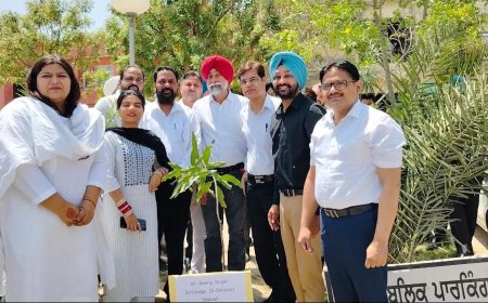 ਮਲੋਟ ਬਾਰ ਐਸੋਸੀਏਸ਼ਨ ਦੇ ਮੈਂਬਰ ਸਾਹਿਬਾਨਾਂ ਨੇ ਤਬਾਦਲੇ ਦੇ ਸੰਬੰਧ ਵਿੱਚ ਵਿਦਾਇਗੀ ਸਮਾਰੋਹ ਕੀਤਾ ਆਯੋਜਿਤ