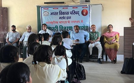 ਸਰਕਾਰੀ ਹਾਈ ਸਕੂਲ ਕਰਮਗੜ੍ਹ ਵਿਖੇ ਭਾਰਤ ਵਿਕਾਸ ਪ੍ਰੀਸ਼ਦ ਮਲੋਟ ਦੁਆਰਾ ਸਕੂਲ ਦੇ ਬੱਚਿਆਂ ਨੂੰ ਵੰਡੀ ਗਈ ਸਟੇਸ਼ਨਰੀ