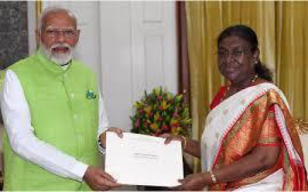 ਪ੍ਰਧਾਨ ਮੰਤਰੀ ਨਰਿੰਦਰ ਮੋਦੀ ਨੇ ਰਾਸ਼ਟਰਪਤੀ ਨੂੰ ਸੌਂਪਿਆ ਅਸਤੀਫ਼ਾ