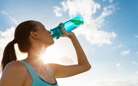 ਜਾਣੋ ਗਰਮੀਆਂ ਵਿੱਚ ਕਿੰਨੀ ਮਾਤਰਾ ਵਿੱਚ ਪਾਣੀ ਪੀਣਾ ਚਾਹੀਦਾ ਹੈ ਅਤੇ ਕਿਓਂ