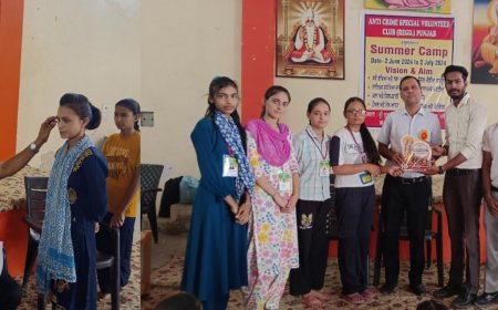 ਮਲੋਟ ਵਿੱਚ ਚੱਲ ਰਹੇ ਫਰੀ ਸਮਰ ਕੈਂਪ ਵਿਜ਼ਨ ਐਂਡ ਏਮ ਵਿੱਚ ਪਹੁੰਚੇ ਡਾ. ਵਿਕਾਸ ਬਾਂਸਲ