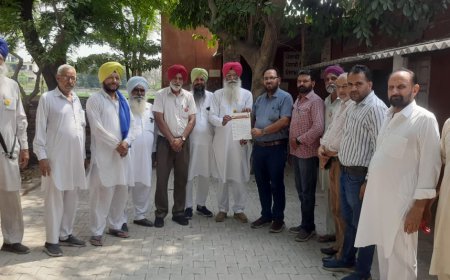 ਕਿਰਤੀ ਕਿਸਾਨ ਯੂਨੀਅਨ ਬਲਾਕ ਮਲੋਟ ਅਤੇ ਲੰਬੀ ਵੱਲੋਂ ਐੱਸ.ਡੀ.ਓ ਸੀਵਰੇਜ਼ ਬੋਰਡ ਮਲੋਟ ਨੂੰ ਦਿੱਤਾ ਮੰਗ ਪੱਤਰ