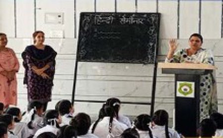 ਐੱਸ.ਡੀ. ਸੀਨੀਅਰ ਸੈਕੰਡਰੀ ਸਕੂਲ, ਮਲੋਟ ਵਿੱਚ ਹੱਥ ਲਿਖਤ ਬਾਰੇ ਸੈਮੀਨਾਰ ਕਰਵਾਇਆ ਗਿਆ