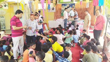 ਡੇਰਾ ਸੱਚਾ ਸੌਦਾ ਸਾਂਝਾ ਧਾਮ ਮਲੋਟ ਵਿੱਚ ਲੋੜਵੰਦ ਬੱਚਿਆਂ ਅਤੇ ਲੋੜਵੰਦ ਪਰਿਵਾਰਾਂ ਨੂੰ ਵੰਡੇ ਗਏ ਨਵੇਂ ਕੱਪੜੇ