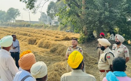 ਐੱਸ.ਐੱਸ.ਪੀ ਸ਼੍ਰੀ ਮੁਕਤਸਰ ਸਾਹਿਬ ਨੇ ਖੇਤਾਂ ਵਿੱਚ ਜਾ ਕੇ ਕਿਸਾਨਾਂ ਨੂੰ ਪਰਾਲੀ ਨਾ ਸਾੜਨ ਲਈ ਕੀਤਾ ਜਾਗਰੂਕ