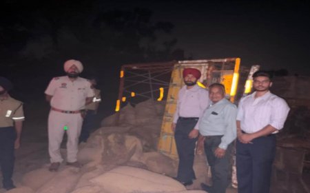 “ਮੁਕਤੀਸਰ ਵੈੱਲਫੇਅਰ ਕਲੱਬ” ਵੱਲੋਂ ਖਰਾਬ ਵਾਹਨਾਂ ਦੇ ਲਗਾਏ ਗਏ ਰਿਫਲੈਕਟਰ