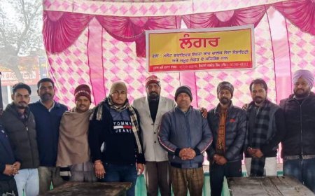 ਮਲੋਟ ਡਰਾਈਵਰ ਏਕਤਾ ਕਾਰ ਚਾਲਕ ਸੇਵਾ ਸੁਸਾਇਟੀ ਨੇ ਸੰਗਤ ਦੇ ਸਹਿਯੋਗ ਨਾਲ ਲਗਾਇਆ ਕੁਲਚੇ ਛੋਲਿਆਂ ਦਾ ਲੰਗਰ