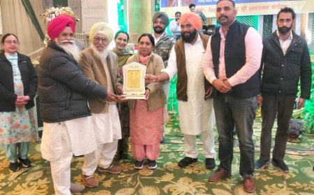 ਮਲੋਟ ਵਿੱਚ ਕਰਵਾਇਆ ਗਿਆ“ਸਾਡੇ ਬਜ਼ੁਰਗ ਸਾਡਾ ਮਾਣ”ਪ੍ਰੋਗਰਾਮ, ਕੈਬਨਿਟ ਮੰਤਰੀ ਡਾ. ਬਲਜੀਤ ਕੌਰ ਵੀ ਹੋਏ ਸ਼ਾਮਿਲ