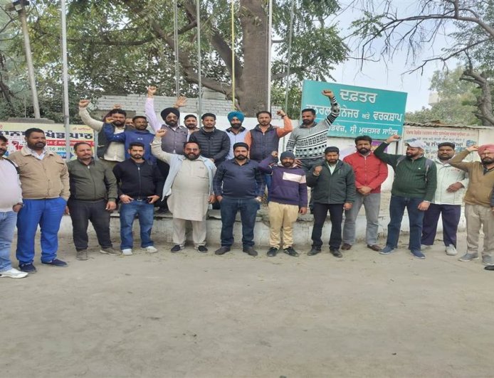 ਸ਼੍ਰੀ ਮੁਕਤਸਰ ਦੇ ਬੱਸ ਡਿਪੂ ਅੱਗੇ ਕੱਚੇ ਮੁਲਾਜਮਾਂ ਨੇ ਕੀਤੀ ਗੇਟ ਰੈਲੀ, ਅੱਜ ਦੇ ਦਿਨ 11 ਫਰਵਰੀ ਨੂੰ ਹੜਤਾਲ ਦਾ ਵੀ ਫੈਸਲਾ