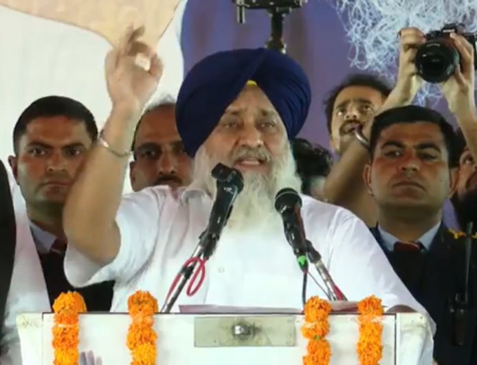 'ਪੰਜਾਬ ਬਚਾਓ' ਰੈਲੀ ਦੌਰਾਨ ਸੁਖਬੀਰ ਸਿੰਘ ਬਾਦਲ ਦੇ ਵੱਡੇ ਐਲਾਨ, 3100 ਰੁਪਏ ਬੁਢਾਪਾ ਪੈਨਸ਼ਨ, ਕੁੜੀਆਂ ਦੇ ਵਿਆਹ ਲਈ 1 ਲੱਖ, ਨੌਜਵਾਨਾਂ ਨੂੰ 10 ਲੱਖ ਰੁਪਏ ਮਿਲਣਗੇ