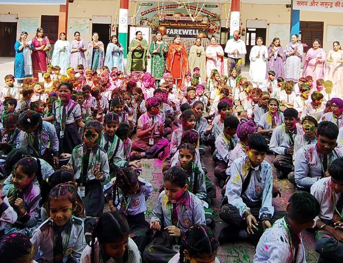 ਚੰਦਰ ਮਾਡਲ ਹਾਈ ਸਕੂਲ ਮਲੋਟ 'ਚ ਉਤਸ਼ਾਹ ਨਾਲ ਮਨਾਇਆ ਹੋਲੀ ਦਾ ਤਿਉਹਾਰ