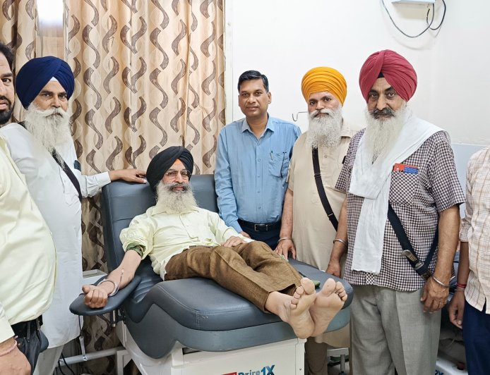 ਗੁਰੂ ਨਾਨਕ ਮਿਸ਼ਨ ਸਮਾਜਸੇਵੀ ਸੰਸਥਾ ਅਤੇ ਖਾਲਸਾ ਧਰਮ ਪ੍ਰਚਾਰ ਕਮੇਟੀ ਵੱਲੋਂ ਸਿਵਲ ਹਸਪਤਾਲ ਮਲੋਟ ਵਿਖੇ ਲਗਾਇਆ ਗਿਆ ਐਮਰਜੈਂਸੀ ਖੂਨਦਾਨ ਕੈਂਪ